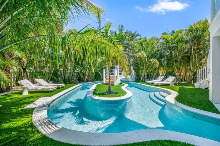 Image No.24-5 Bed Property for sale