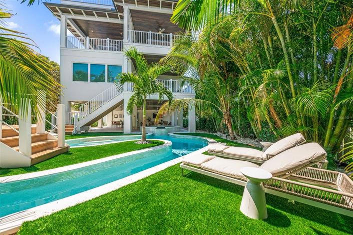 Image No.25-5 Bed Property for sale