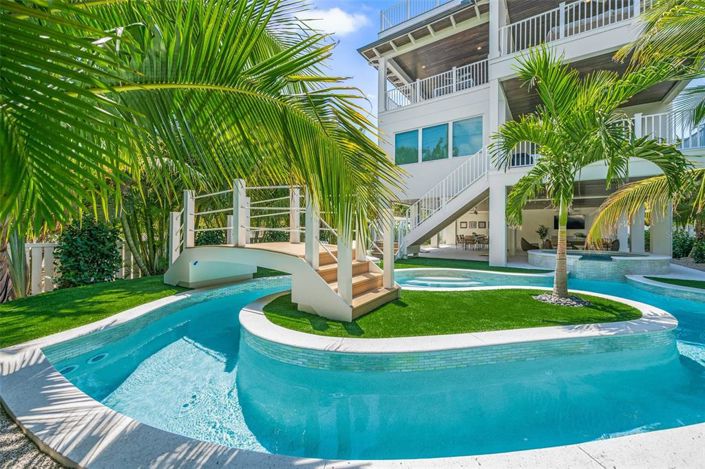 Image No.26-5 Bed Property for sale