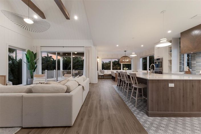 Image No.3-5 Bed Property for sale