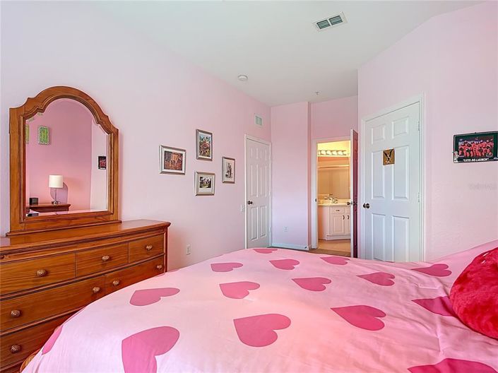 Image No.19-3 Bed Property for sale