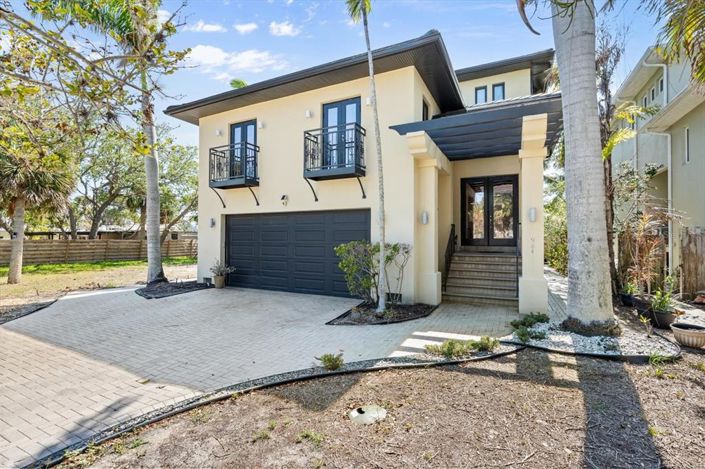 Image No.1-3 Bed Property for sale