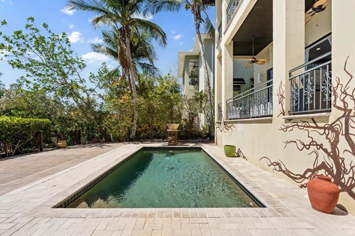 Image No.14-3 Bed Property for sale