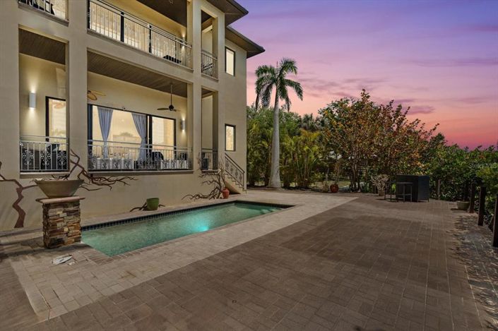 Image No.17-3 Bed Property for sale