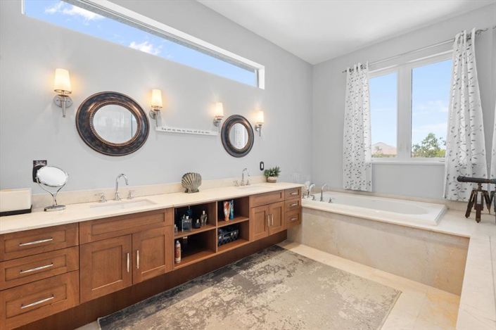 Image No.40-3 Bed Property for sale