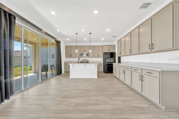 Image No.10-5 Bed Property for sale