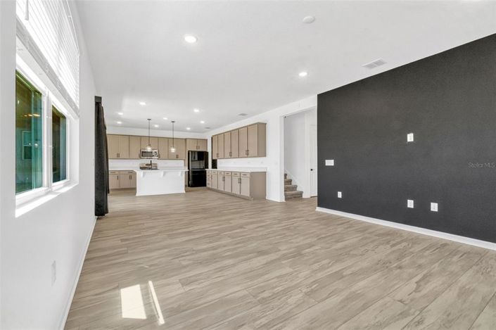 Image No.5-5 Bed Property for sale