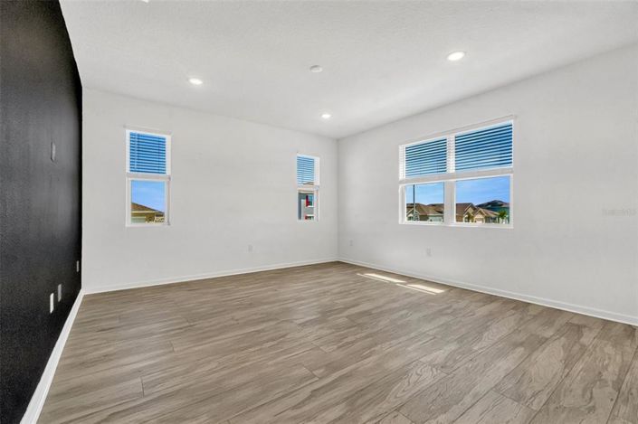 Image No.6-5 Bed Property for sale