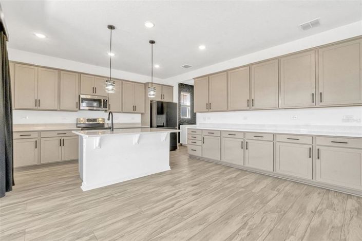 Image No.9-5 Bed Property for sale