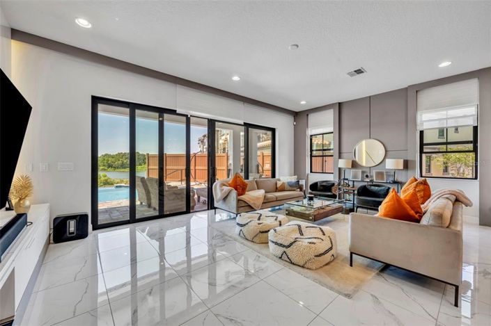 Image No.12-4 Bed Property for sale