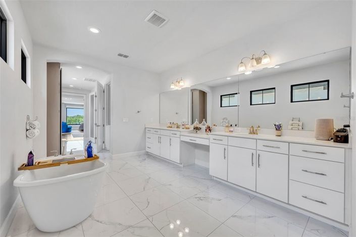 Image No.37-4 Bed Property for sale