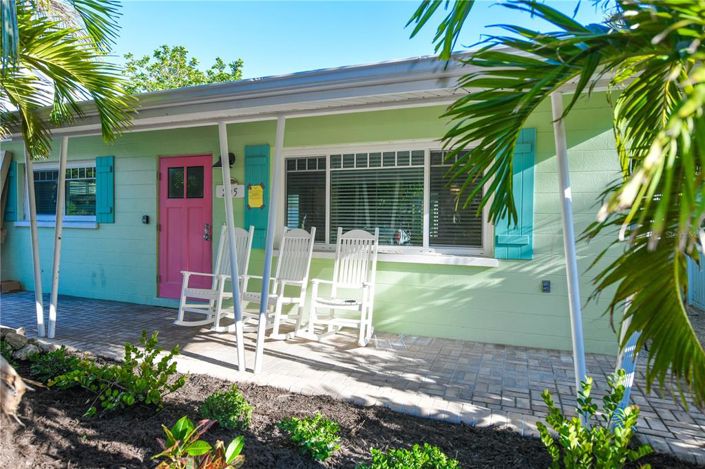 Image No.1-4 Bed Property for sale