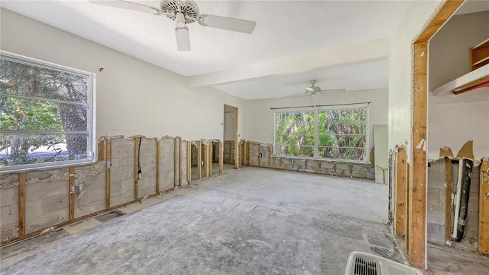 Image No.10-3 Bed Property for sale