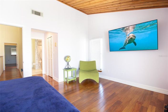 Image No.18-2 Bed Townhouse for sale