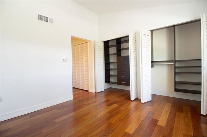 Image No.27-2 Bed Townhouse for sale