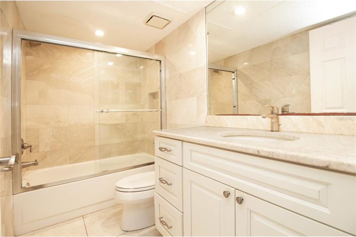 Image No.28-2 Bed Townhouse for sale