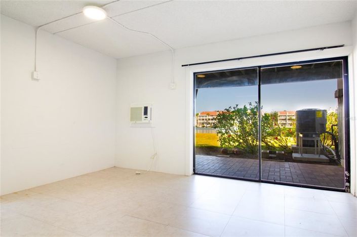 Image No.33-2 Bed Townhouse for sale