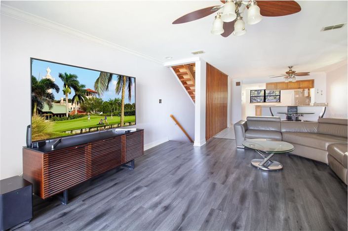 Image No.9-2 Bed Townhouse for sale