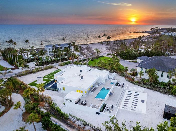 Image No.1-4 Bed Property for sale