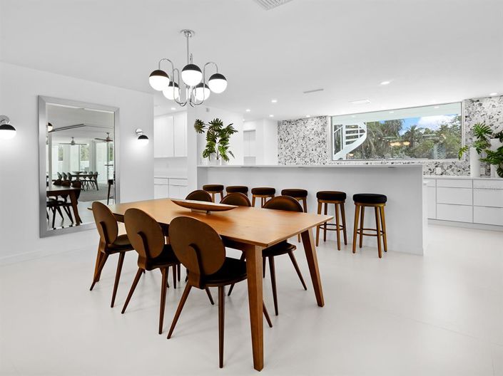 Image No.19-4 Bed Property for sale