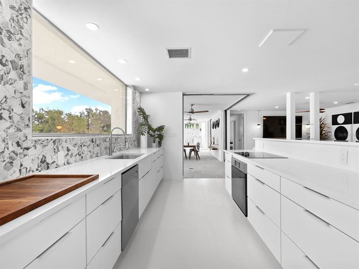 Image No.28-4 Bed Property for sale