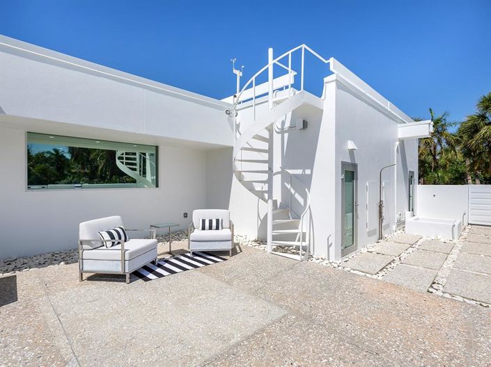 Image No.55-4 Bed Property for sale