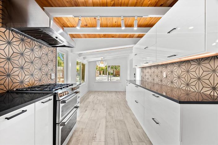 Image No.13-3 Bed Property for sale