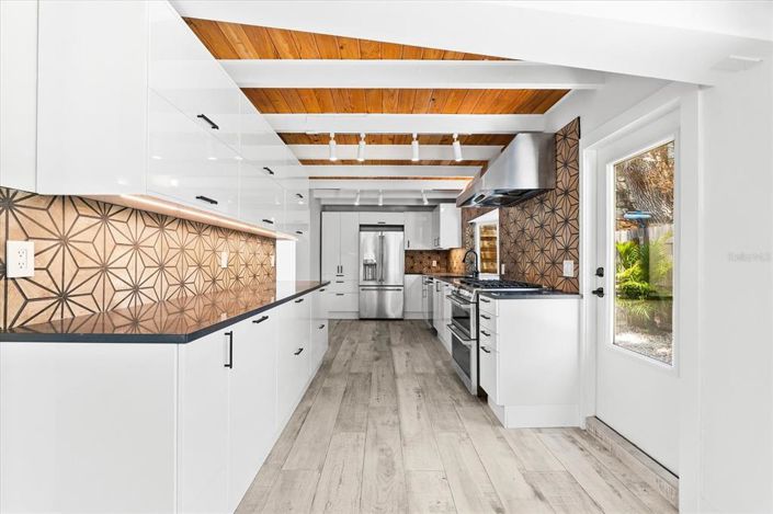 Image No.28-3 Bed Property for sale