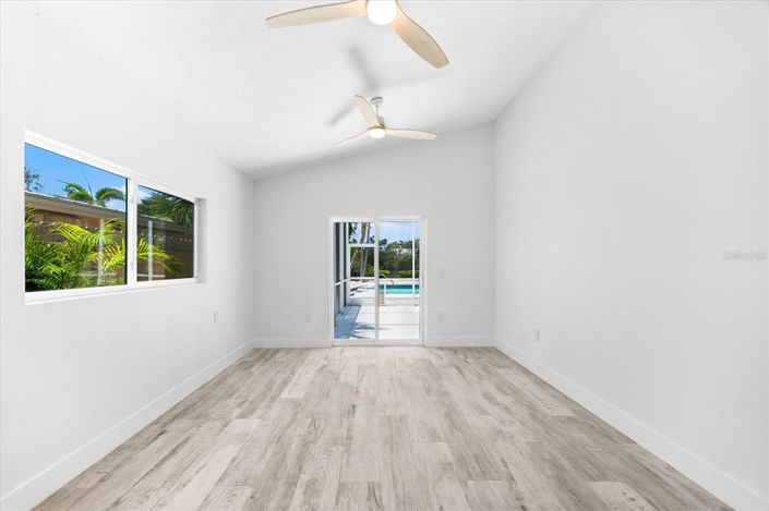 Image No.41-3 Bed Property for sale