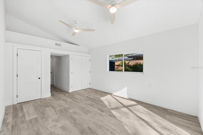 Image No.42-3 Bed Property for sale