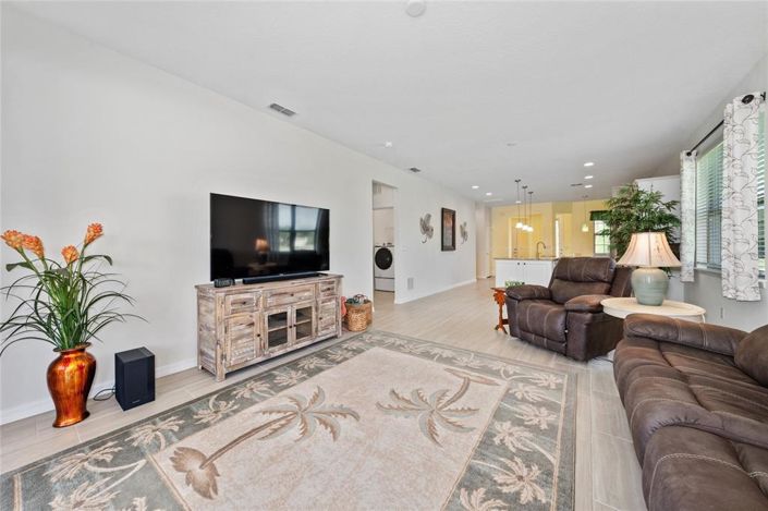 Image No.9-2 Bed Property for sale