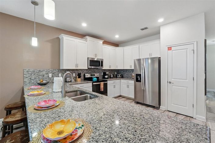 Image No.10-8 Bed Property for sale