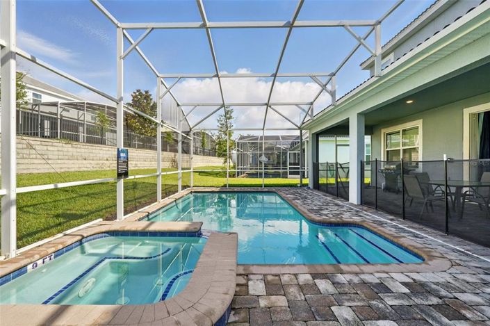 Image No.55-8 Bed Property for sale