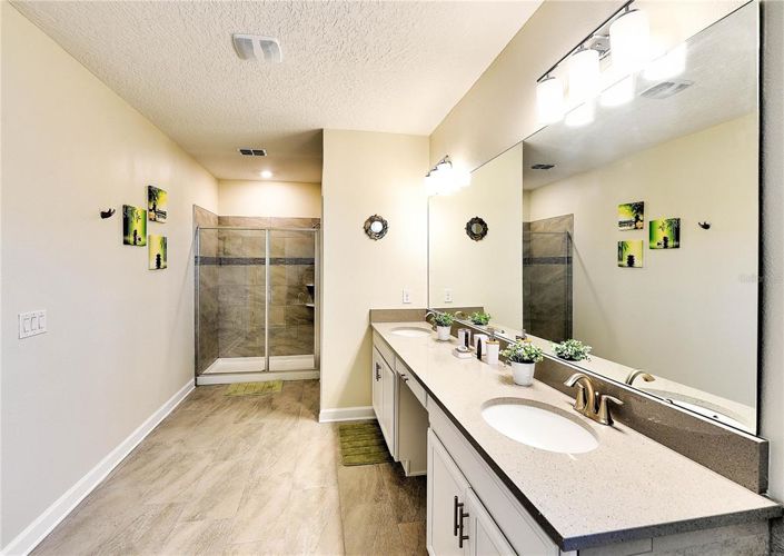 Image No.26-5 Bed Property for sale