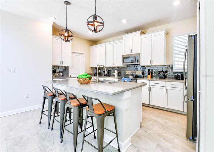 Image No.8-5 Bed Property for sale