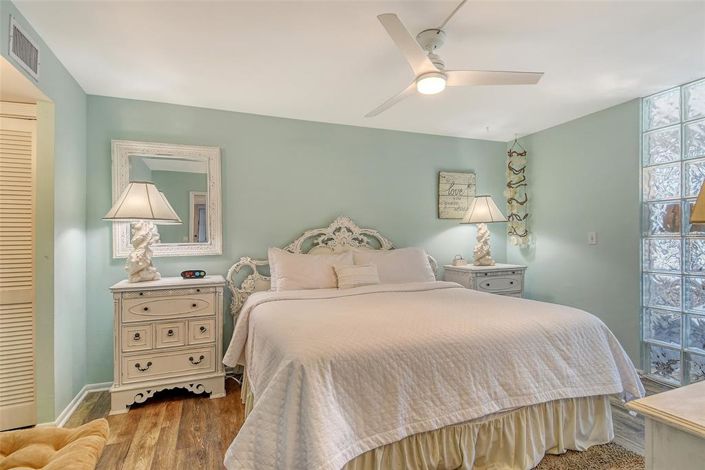 Image No.27-2 Bed Property for sale