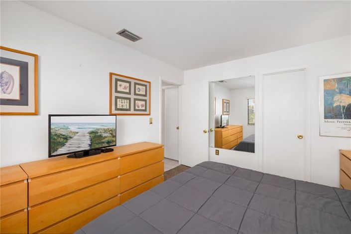 Image No.10-2 Bed Property for sale