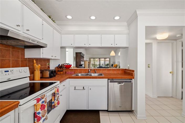 Image No.24-2 Bed Property for sale