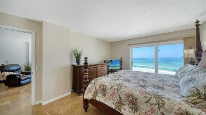 Image No.20-2 Bed Property for sale