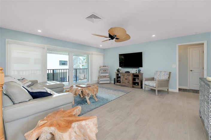 Image No.13-3 Bed Property for sale