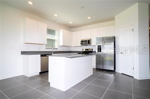 Image No.10-3 Bed Property for sale