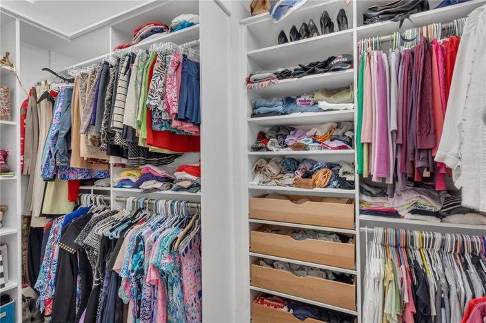 Image No.30-6 Bed Property for sale