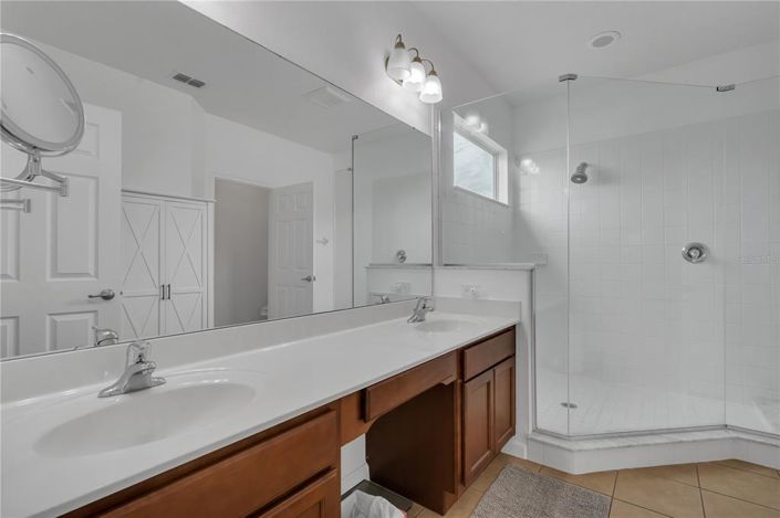 Image No.31-6 Bed Property for sale