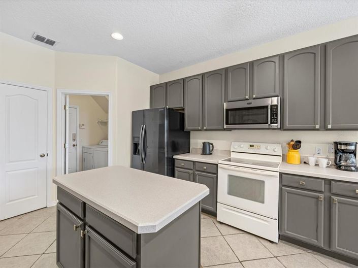 Image No.12-4 Bed Property for sale