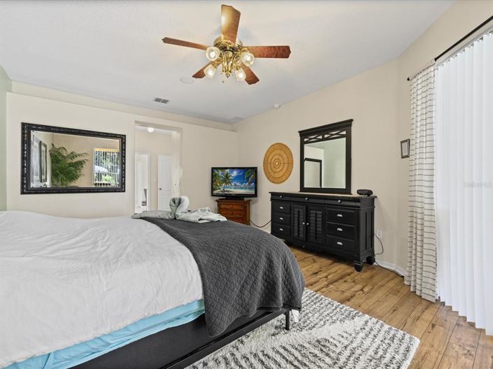 Image No.19-4 Bed Property for sale