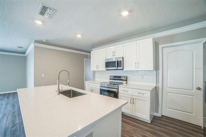 Image No.19-5 Bed Property for sale