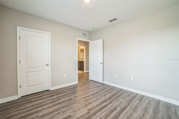 Image No.37-5 Bed Property for sale