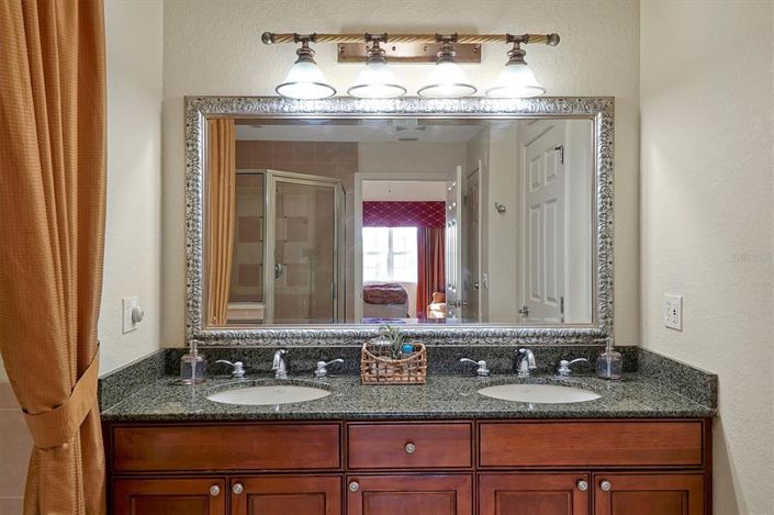 Image No.27-3 Bed Property for sale