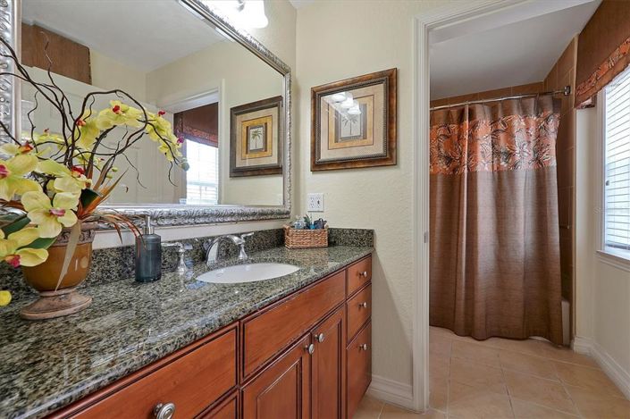 Image No.32-3 Bed Property for sale