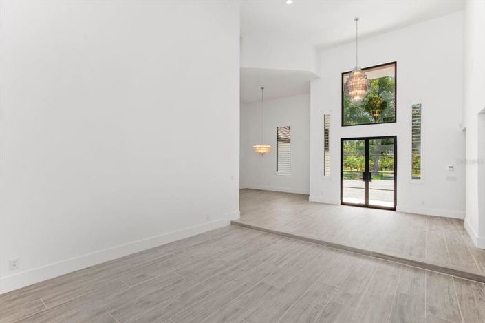 Image No.14-5 Bed Property for sale